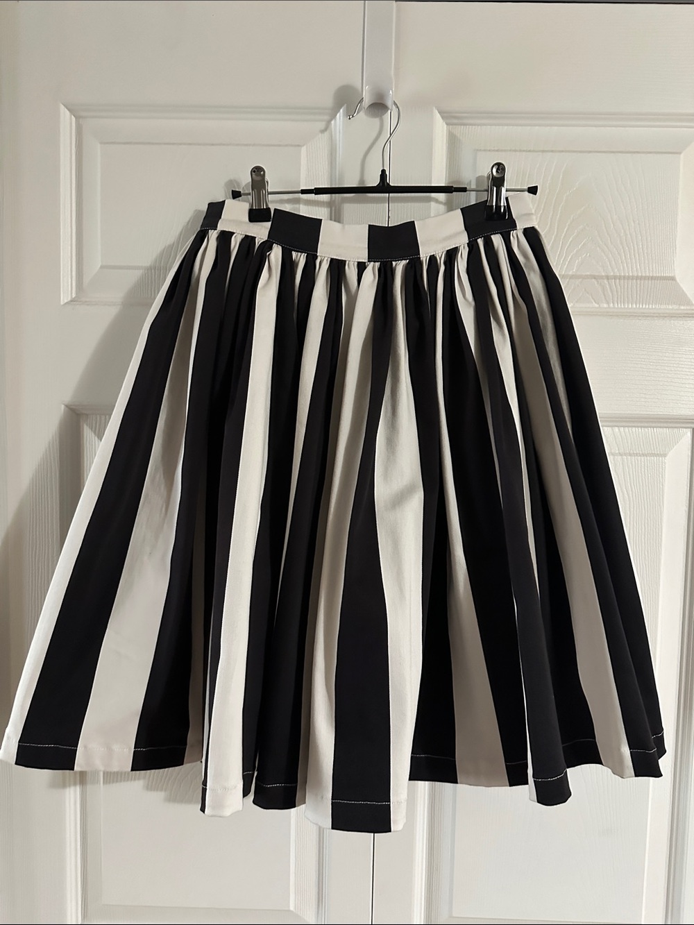 BEETLEJUICE GHOST SWING SKIRT IN BLACK & WHITE STRIPES - VIXEN BY MICHELINE PITT - Picture 4 of 4